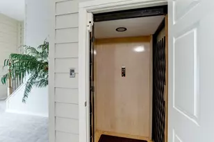 1303 Tiki Dr, Tiki Island, TX 77554 - Photo 5