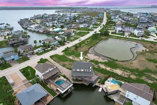 1303 Tiki Dr, Tiki Island, TX 77554 - Photo 3