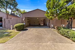 54 N Bachelor Button St, Lake Jackson, TX 77566 - Photo 9