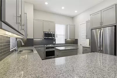 819 Algona Avenue, Houston, TX 77008 - Photo 17