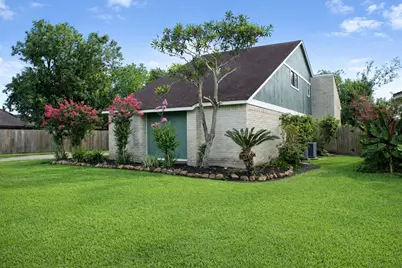 403 Banyan Street, Lake Jackson, TX 77566 - Photo 3