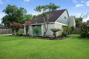 403 Banyan St, Lake Jackson, TX 77566 - Photo 3