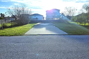 1013 63rd St, Galveston, TX 77551 - Photo 1