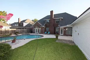 1615 Greenleaf Oaks Dr, Sugar Land, TX 77479 - Photo 27