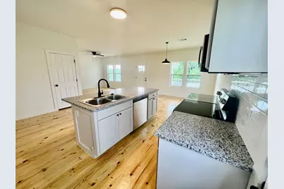 228 N Dixie Street, Brenham, TX 77833 - Photo 3