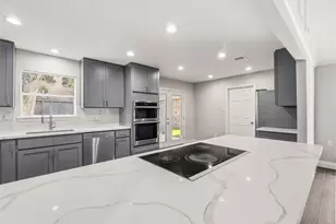 903 Crossroads Dr, Houston, TX 77079 - Photo 11