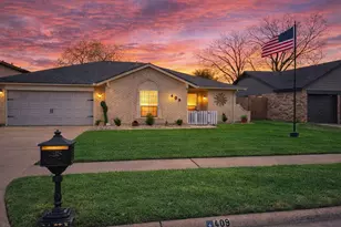 409 N Travis St, Deer Park, TX 77536 - Photo 1