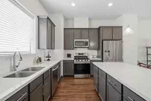 1022 Green Kensington Dr, Houston, TX 77008 - Photo 13