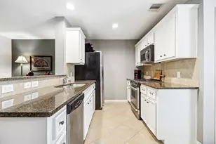 1138 W 25th St, Houston, TX 77008 - Photo 5