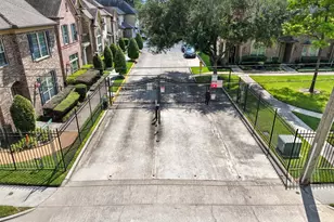 1044 Memorial Village Dr, Houston, TX 77024 - Photo 35