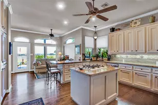 2668 E Bayshore Dr, San Leon, TX 77539 - Photo 13