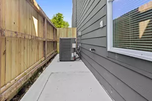 9711 Cargill St, Houston, TX 77029 - Photo 3