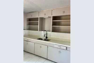 605 E Hunnicutt Street #C, Baytown, TX 77520 - Photo 7