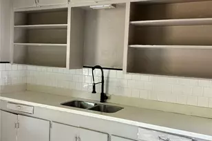 605 E Hunnicutt St, Baytown, TX 77520 - Photo 7