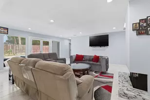 5323 S Braeswood Blvd, Houston, TX 77096 - Photo 13