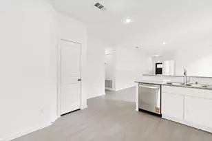 1017 S Oakhurst Dr, Dayton, TX 77535 - Photo 11