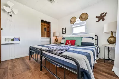 16519 Captain Kidd Road, Jamaica Beach, TX 77554 - Photo 15