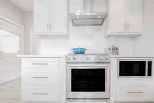 808 Woodrow St, Houston, TX 77006 - Photo 13