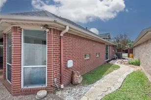 716 N 31st St, Nederland, TX 77627 - Photo 35
