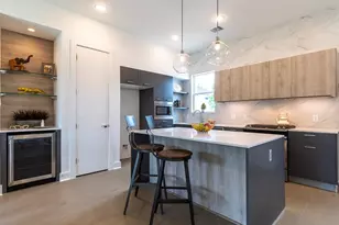 1236 W 25th St, Houston, TX 77008 - Photo 3
