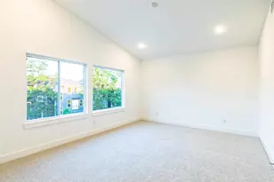 1236 W 25th St, Houston, TX 77008 - Photo 17
