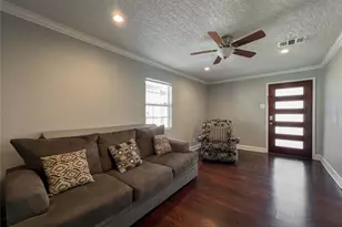 7966 Bonaire St, Houston, TX 77028 - Photo 9