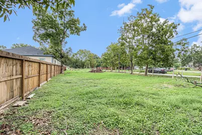 700 Rosie Street, Houston, TX 77091 - Photo 9