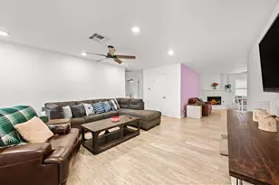 8215 Braes River Dr, Houston, TX 77074 - Photo 5