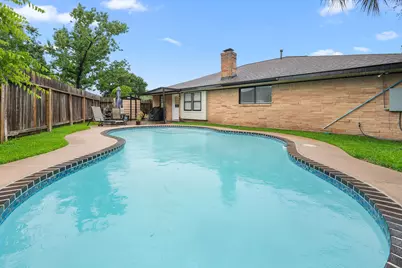 8215 Braes River Drive, Houston, TX 77074 - Photo 23