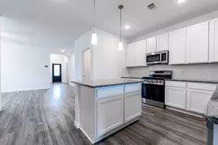 13113 Sapphire Lake Ln, Texas City, TX 77568 - Photo 5