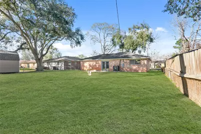 304 E Dumble Street, Alvin, TX 77511 - Photo 17