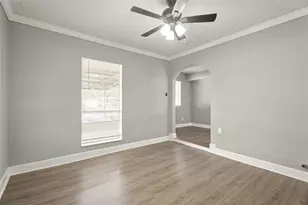 304 E Dumble St, Alvin, TX 77511 - Photo 9