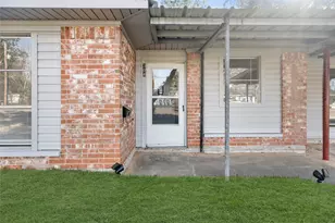 304 E Dumble St, Alvin, TX 77511 - Photo 3