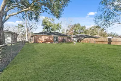 304 E Dumble Street, Alvin, TX 77511 - Photo 19