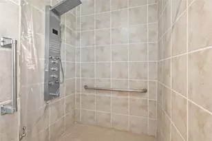 304 E Dumble St, Alvin, TX 77511 - Photo 11