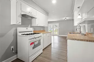 304 E Dumble St, Alvin, TX 77511 - Photo 7