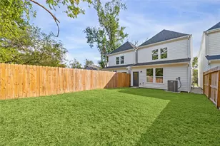 982 Randolph St, Houston, TX 77088 - Photo 23
