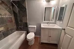 10855 Meadowglen Ln, Houston, TX 77042 - Photo 15