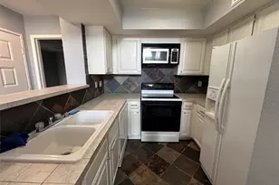 10855 Meadowglen Ln, Houston, TX 77042 - Photo 3