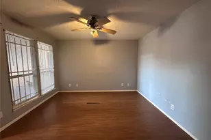 10855 Meadowglen Ln, Houston, TX 77042 - Photo 7