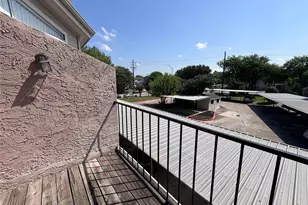 10855 Meadowglen Ln, Houston, TX 77042 - Photo 11