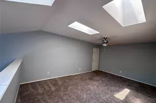 10855 Meadowglen Ln, Houston, TX 77042 - Photo 13