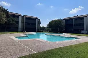 10855 Meadowglen Ln, Houston, TX 77042 - Photo 21