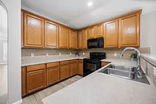 11609 Spill Creek Dr, Pearland, TX 77584 - Photo 7