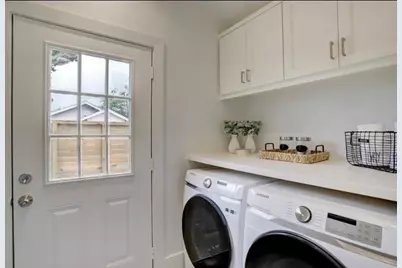 6107 N Main St, Houston, TX 77009 - Photo 11