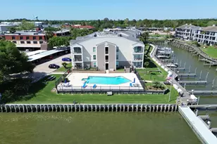 205 Yacht Club Ln, Seabrook, TX 77586 - Photo 1