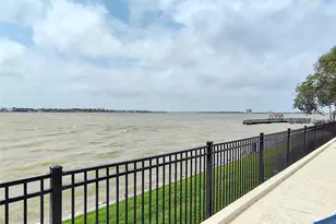 205 Yacht Club Ln, Seabrook, TX 77586 - Photo 25