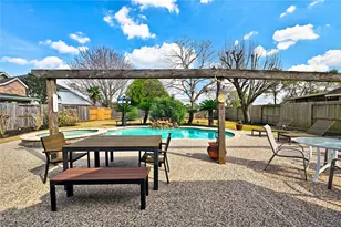 1415 Crystal Lake Cir E, Pearland, TX 77584 - Photo 37