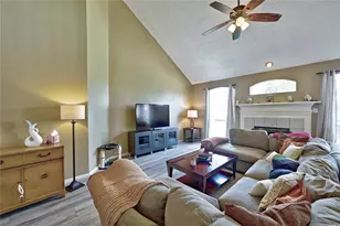 1415 Crystal Lake Cir E, Pearland, TX 77584 - Photo 9