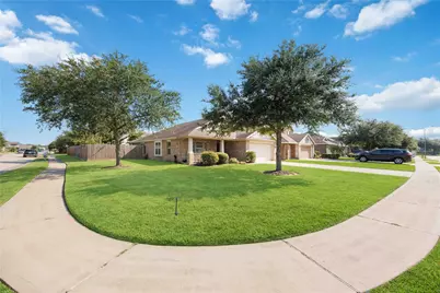 10015 Lynnwood Drive, Baytown, TX 77521 - Photo 3
